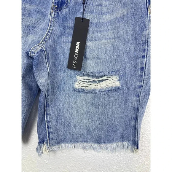 Fashion Nova Denim Bermudas Size 1 XS Distressed Non Stretch Raw Hem NWT - Picture 6 of 10